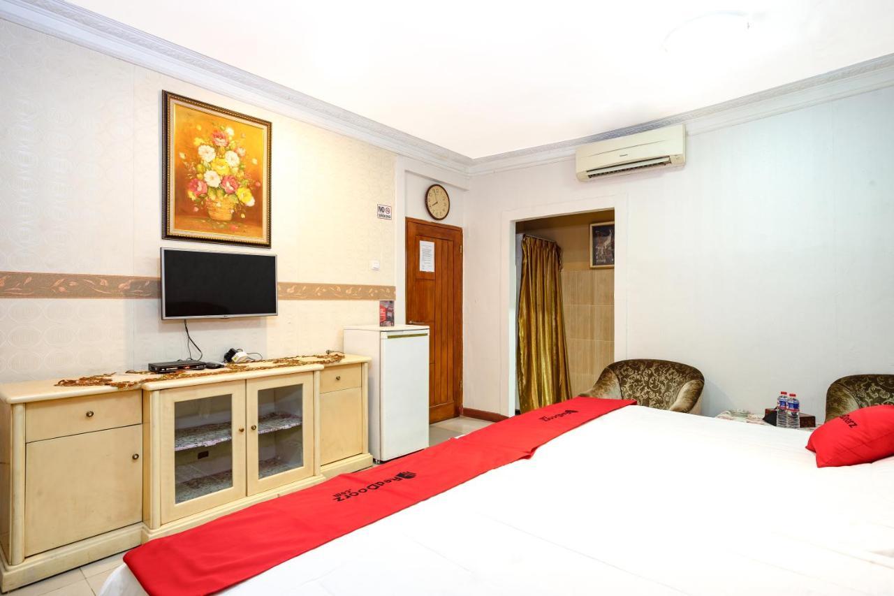 Reddoorz Near Rs Cikini Jakarta Exterior photo